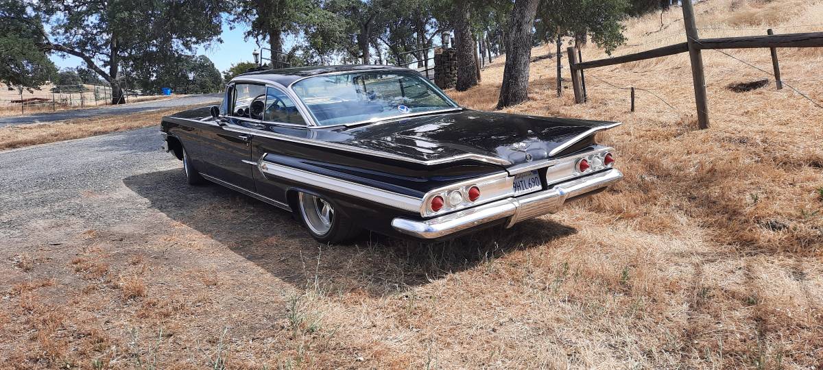 Chevrolet-Impala-1960-8047-2