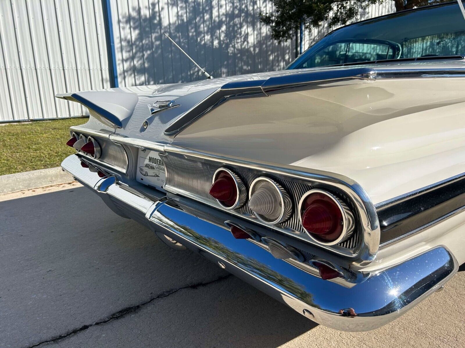 Chevrolet-Impala-1960-White-Black-1609-11