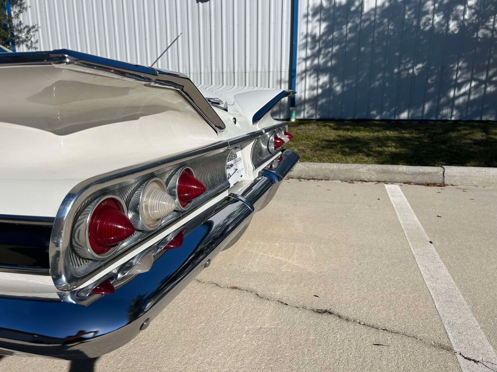 Chevrolet-Impala-1960-White-Black-1609-8