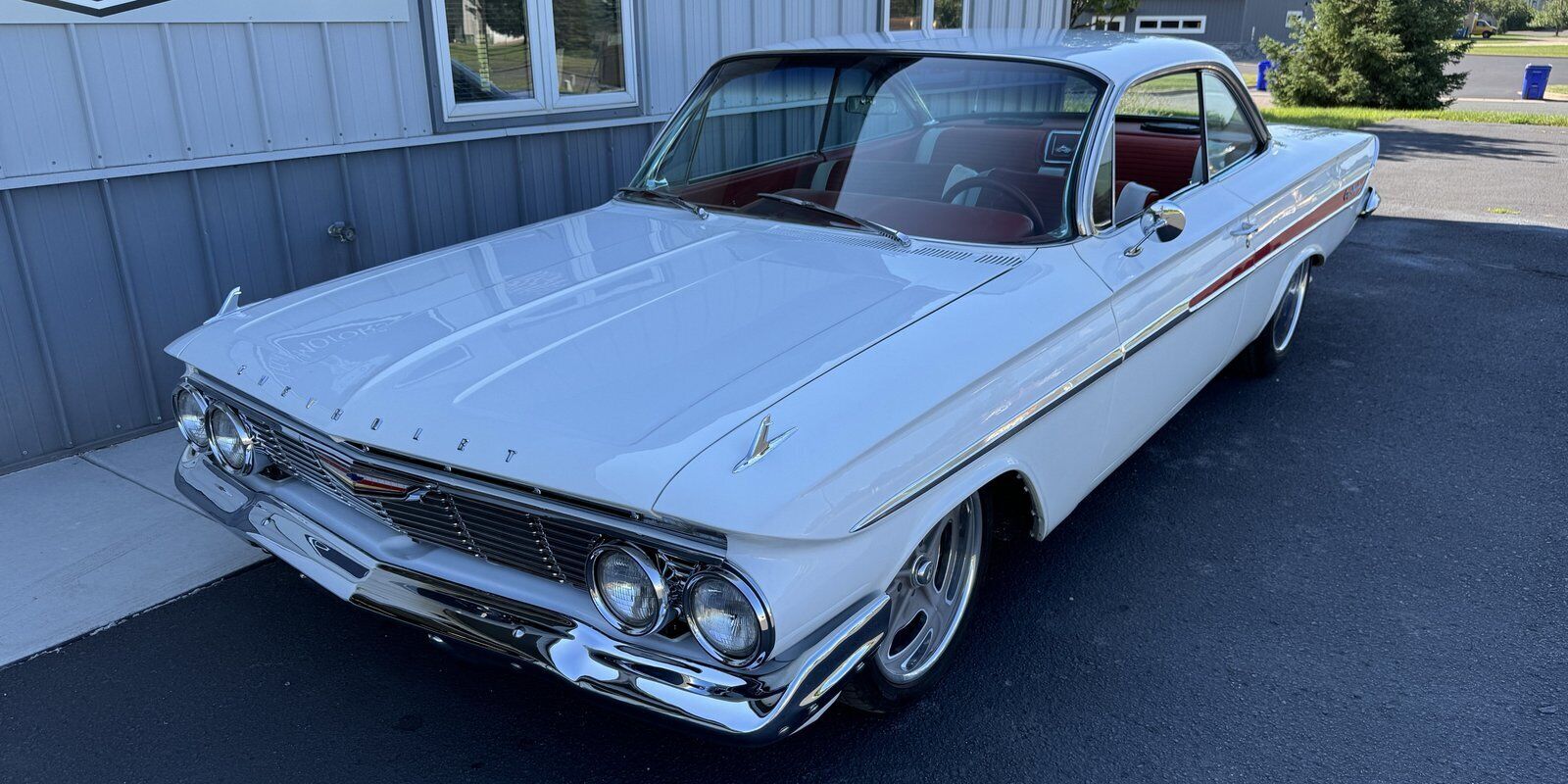 Chevrolet-Impala-1961-125926-1