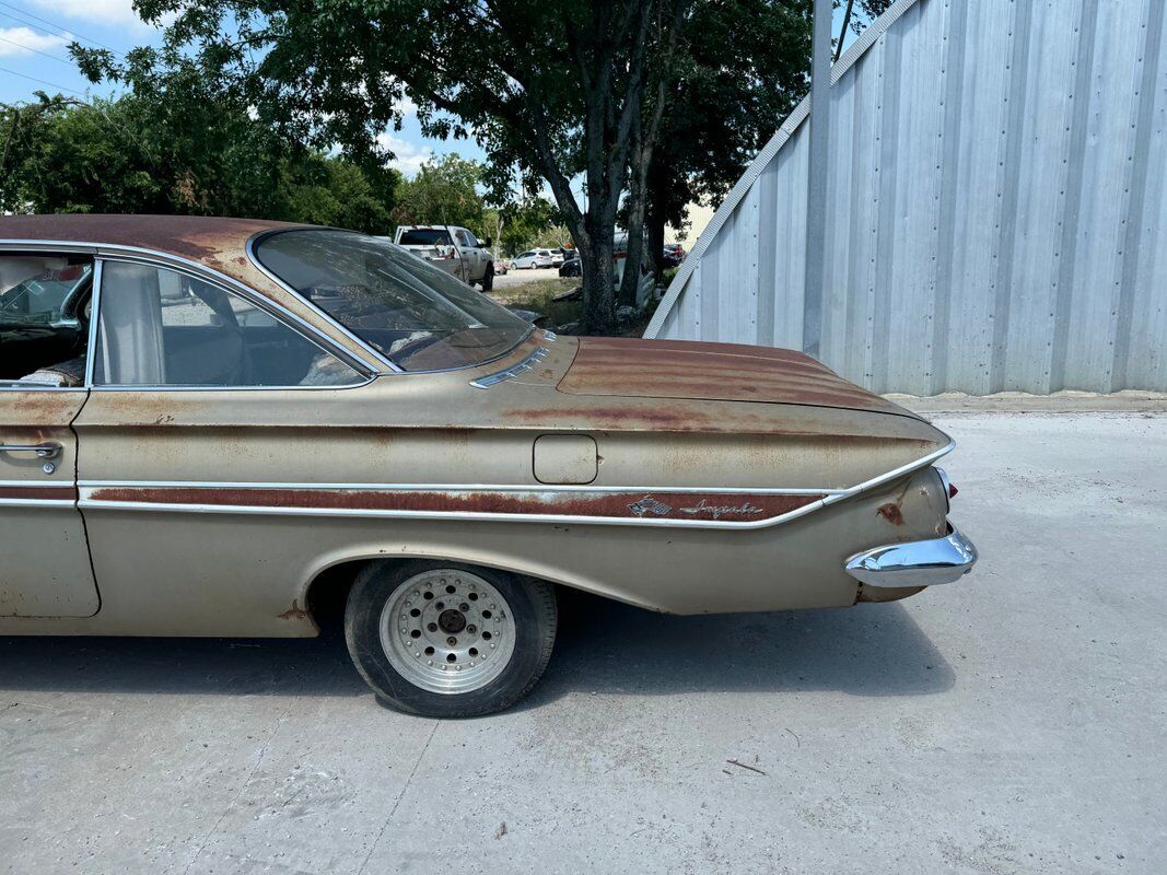 Chevrolet-Impala-1961-21