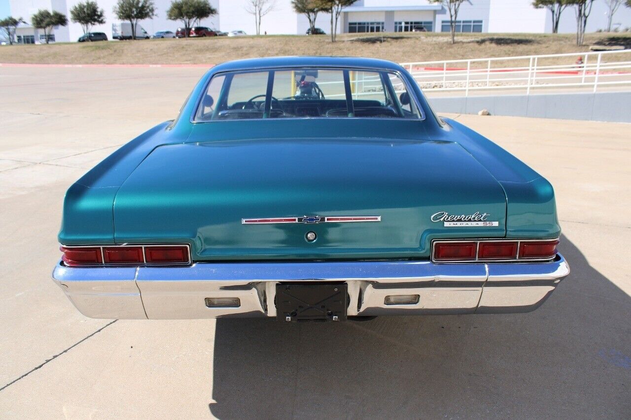 Chevrolet-Impala-1966-4