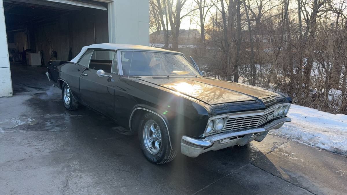 Chevrolet-Impala-1966-black-80467-3