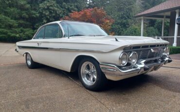 Chevrolet-Impala-Coupe-1961-15662-1