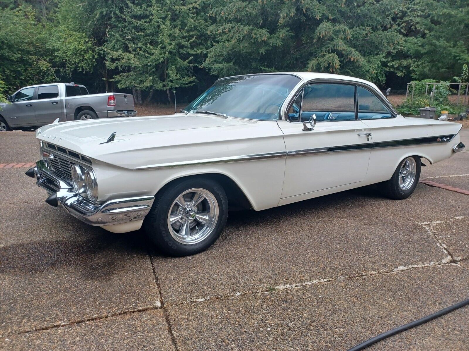 Chevrolet-Impala-Coupe-1961-15662-2