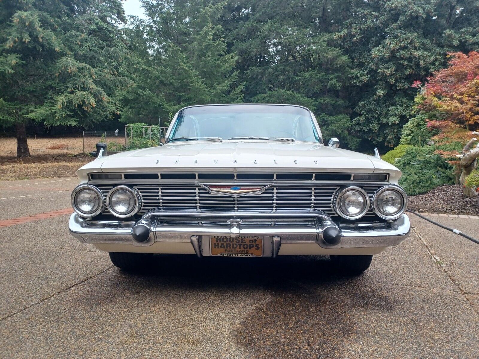 Chevrolet-Impala-Coupe-1961-15662-3