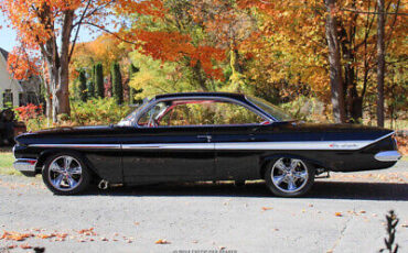 Chevrolet-Impala-Coupe-1961-Black-White-72482-2