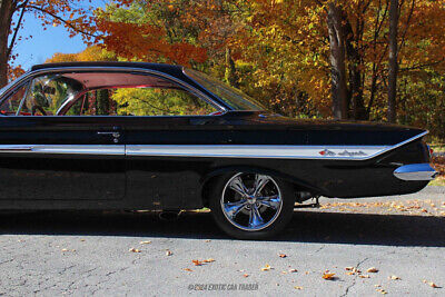 Chevrolet-Impala-Coupe-1961-Black-White-72482-4