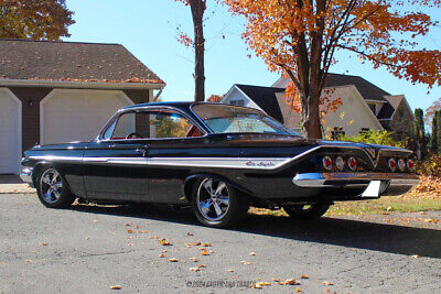 Chevrolet-Impala-Coupe-1961-Black-White-72482-5