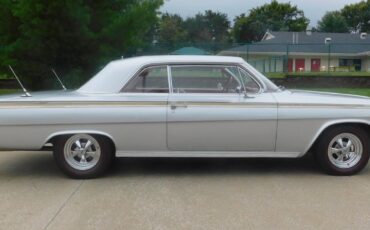 Chevrolet-Impala-Coupe-1962-Silver-Red-143125-10