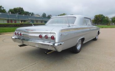 Chevrolet-Impala-Coupe-1962-Silver-Red-143125-12