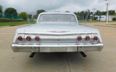 Chevrolet-Impala-Coupe-1962-Silver-Red-143125-14