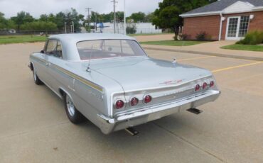 Chevrolet-Impala-Coupe-1962-Silver-Red-143125-15