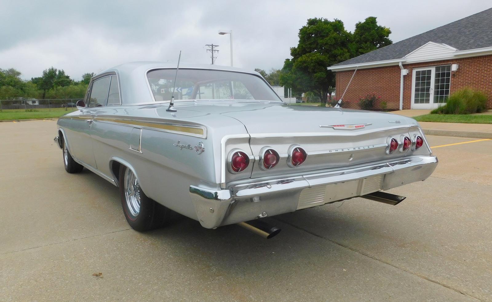 Chevrolet-Impala-Coupe-1962-Silver-Red-143125-16