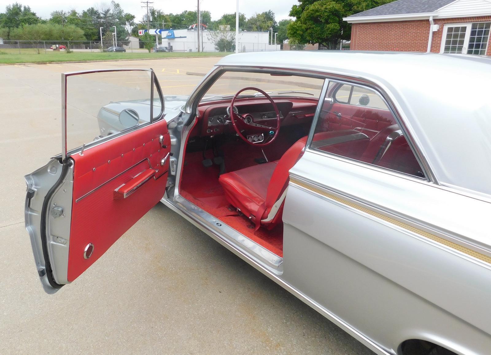 Chevrolet-Impala-Coupe-1962-Silver-Red-143125-19