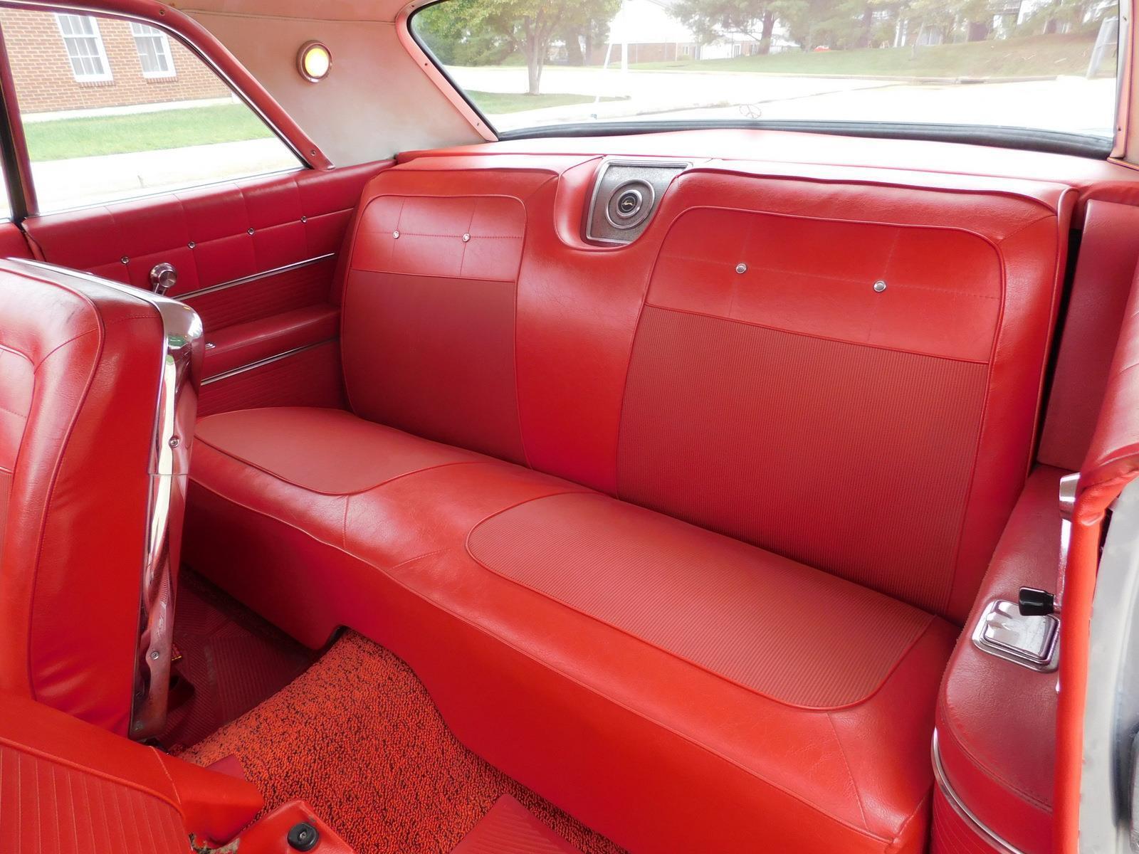 Chevrolet-Impala-Coupe-1962-Silver-Red-143125-32