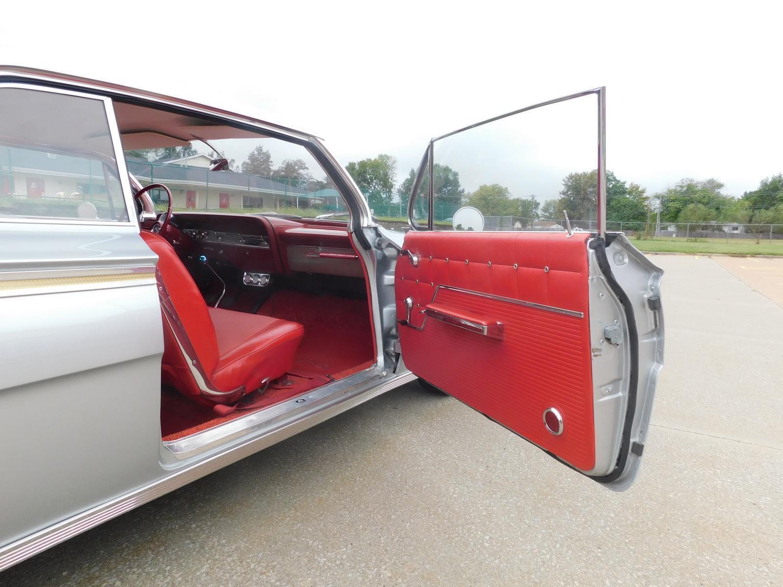 Chevrolet-Impala-Coupe-1962-Silver-Red-143125-36