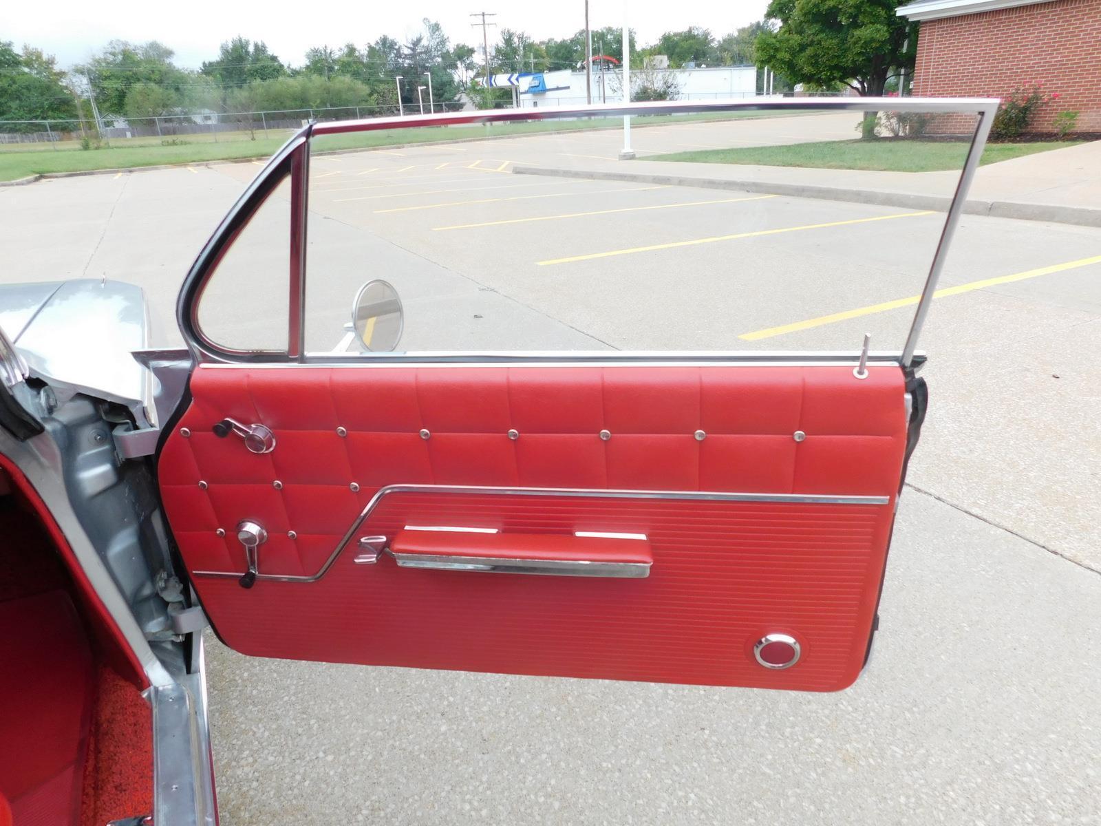 Chevrolet-Impala-Coupe-1962-Silver-Red-143125-38