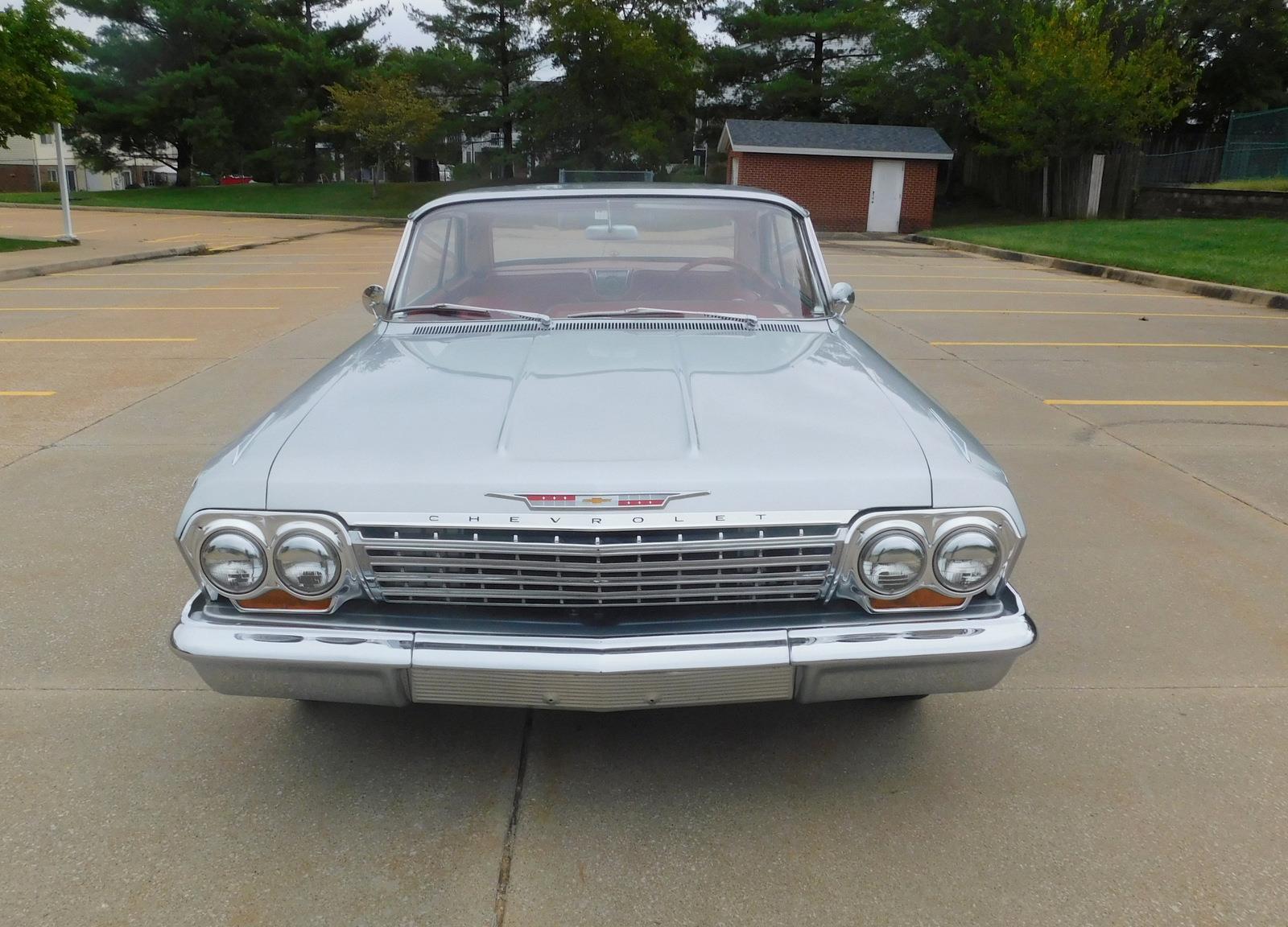 Chevrolet-Impala-Coupe-1962-Silver-Red-143125-5