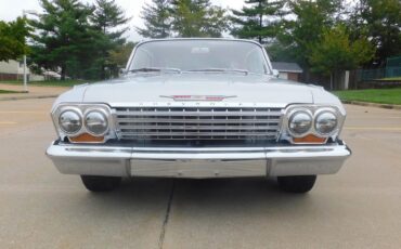 Chevrolet-Impala-Coupe-1962-Silver-Red-143125-6