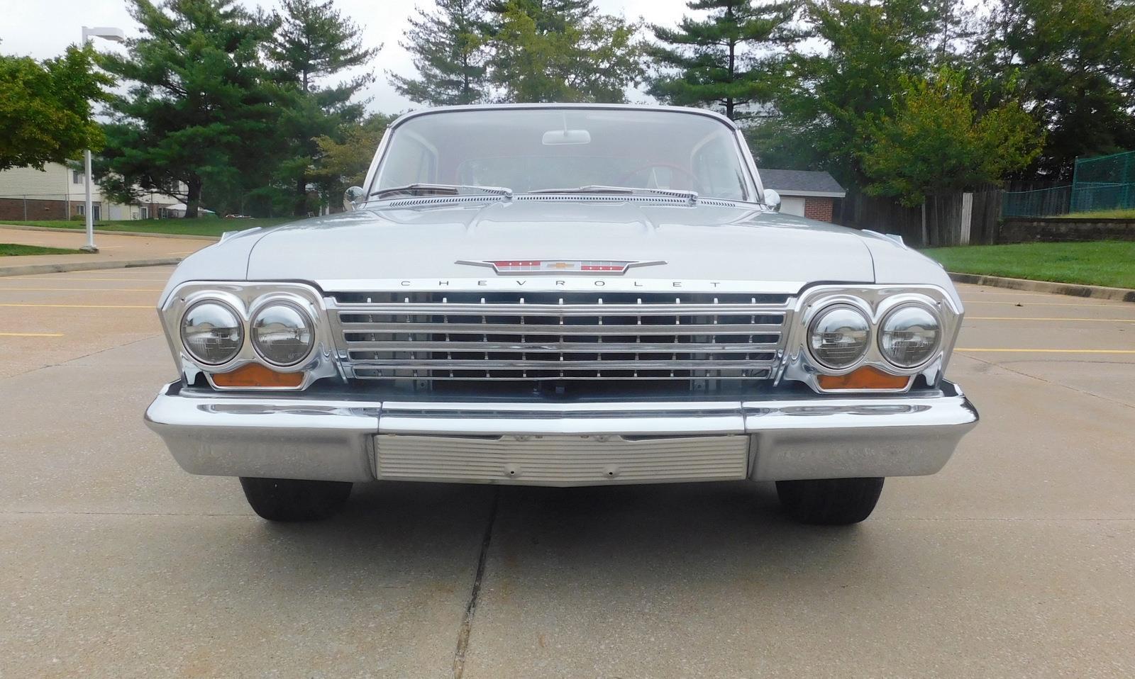 Chevrolet-Impala-Coupe-1962-Silver-Red-143125-6