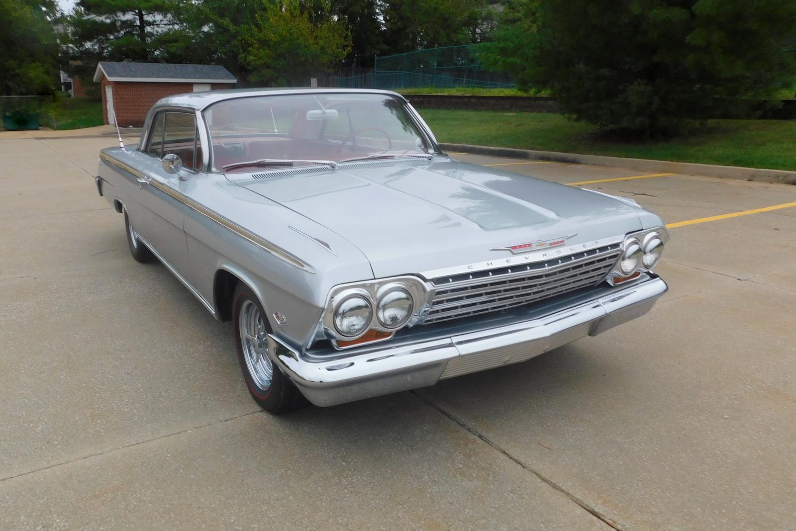 Chevrolet-Impala-Coupe-1962-Silver-Red-143125-7