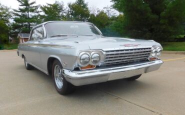 Chevrolet-Impala-Coupe-1962-Silver-Red-143125-8