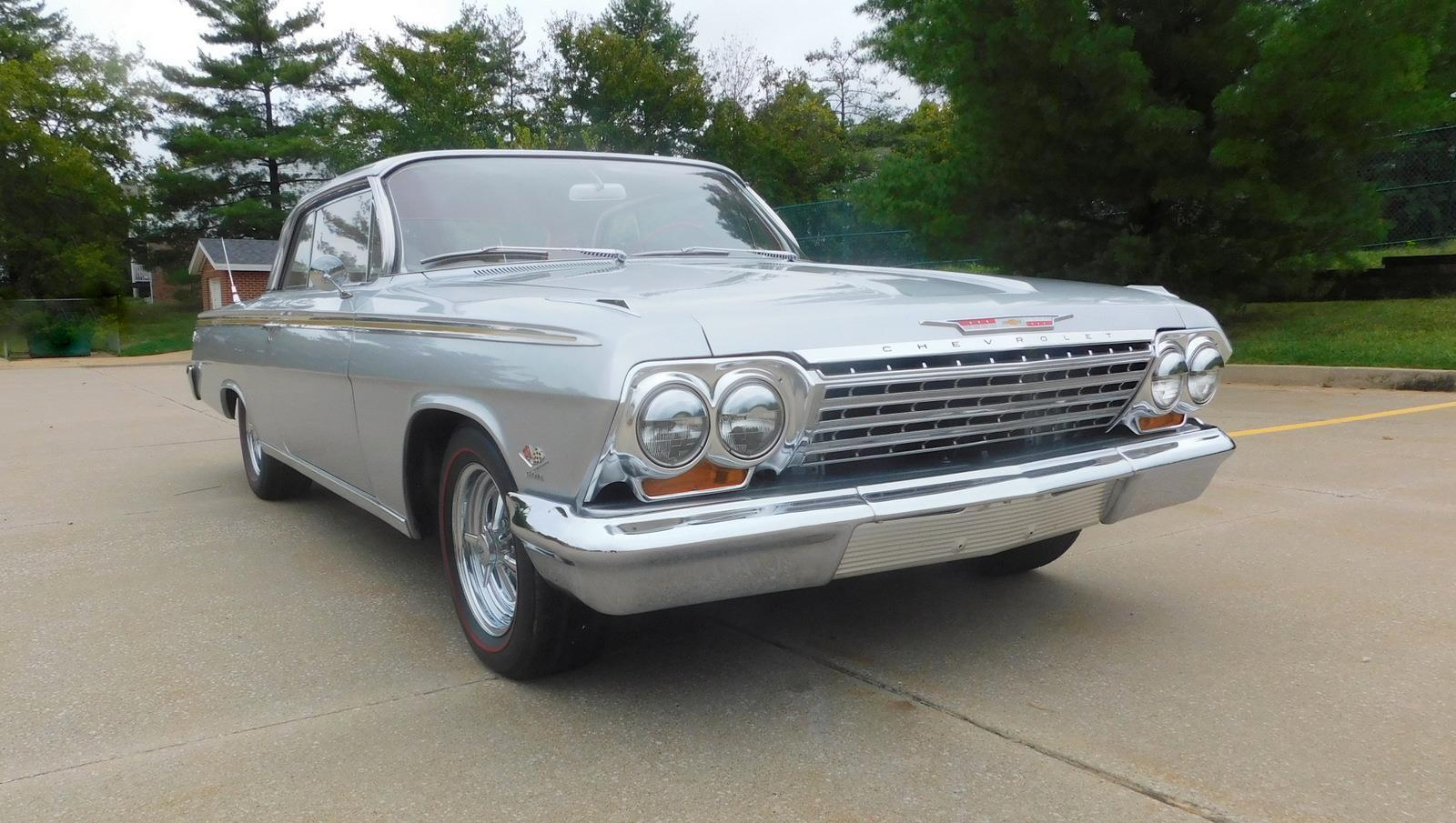 Chevrolet-Impala-Coupe-1962-Silver-Red-143125-8