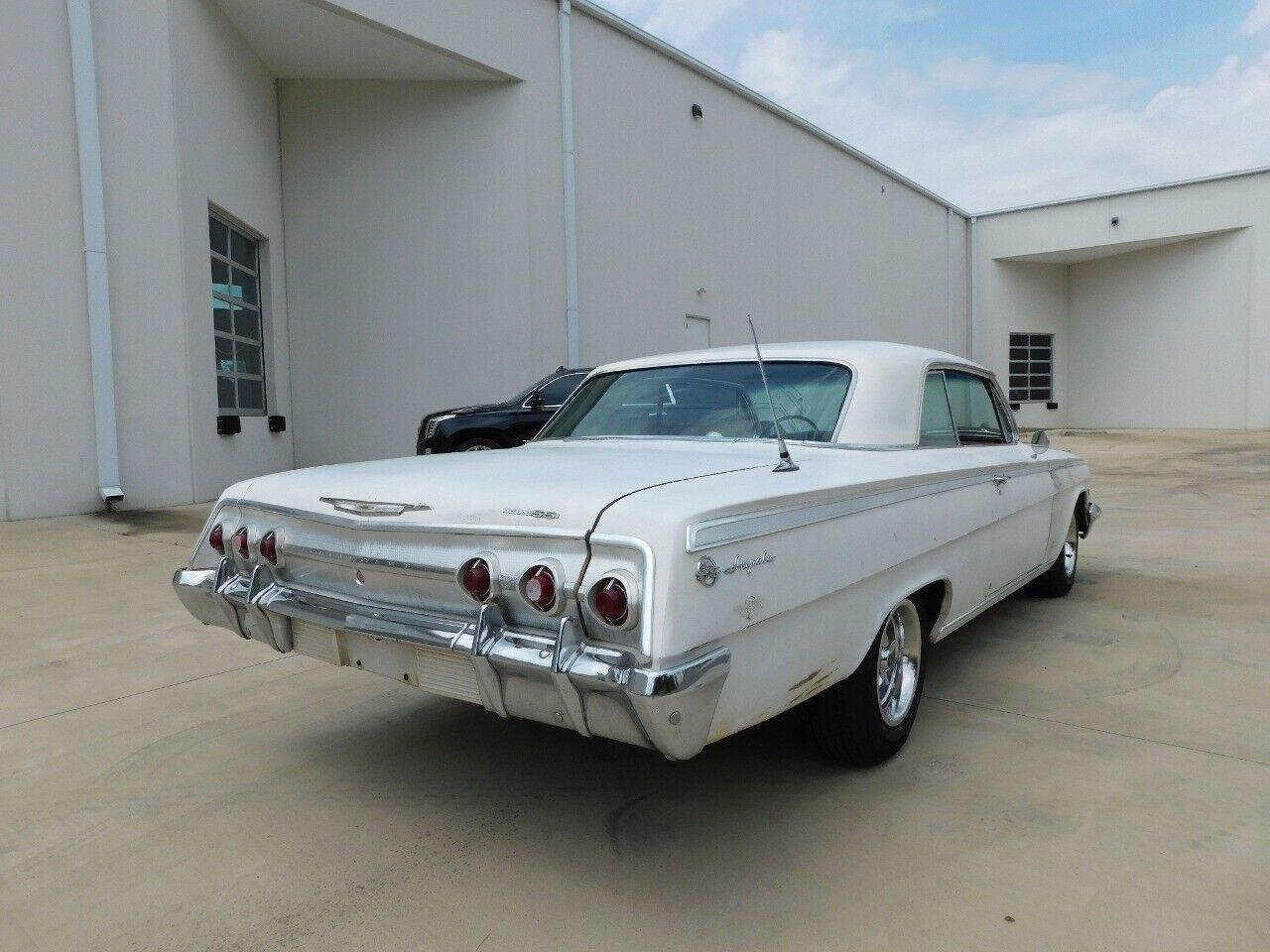 Chevrolet-Impala-Coupe-1962-White-Red-50805-10