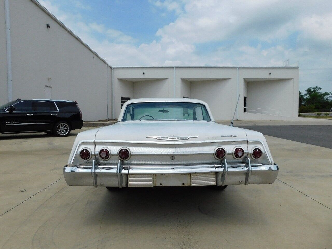 Chevrolet-Impala-Coupe-1962-White-Red-50805-9