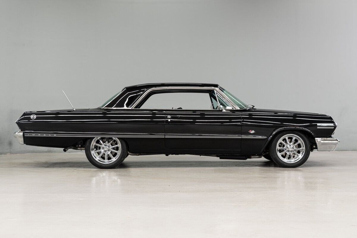 Chevrolet-Impala-Coupe-1963-Black-Black-138-7