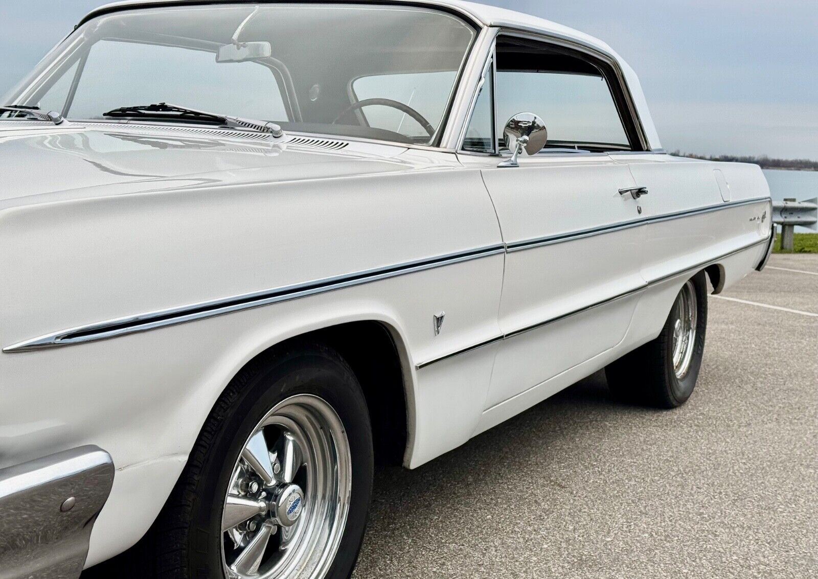 Chevrolet-Impala-Coupe-1964-White-Black-47773-21