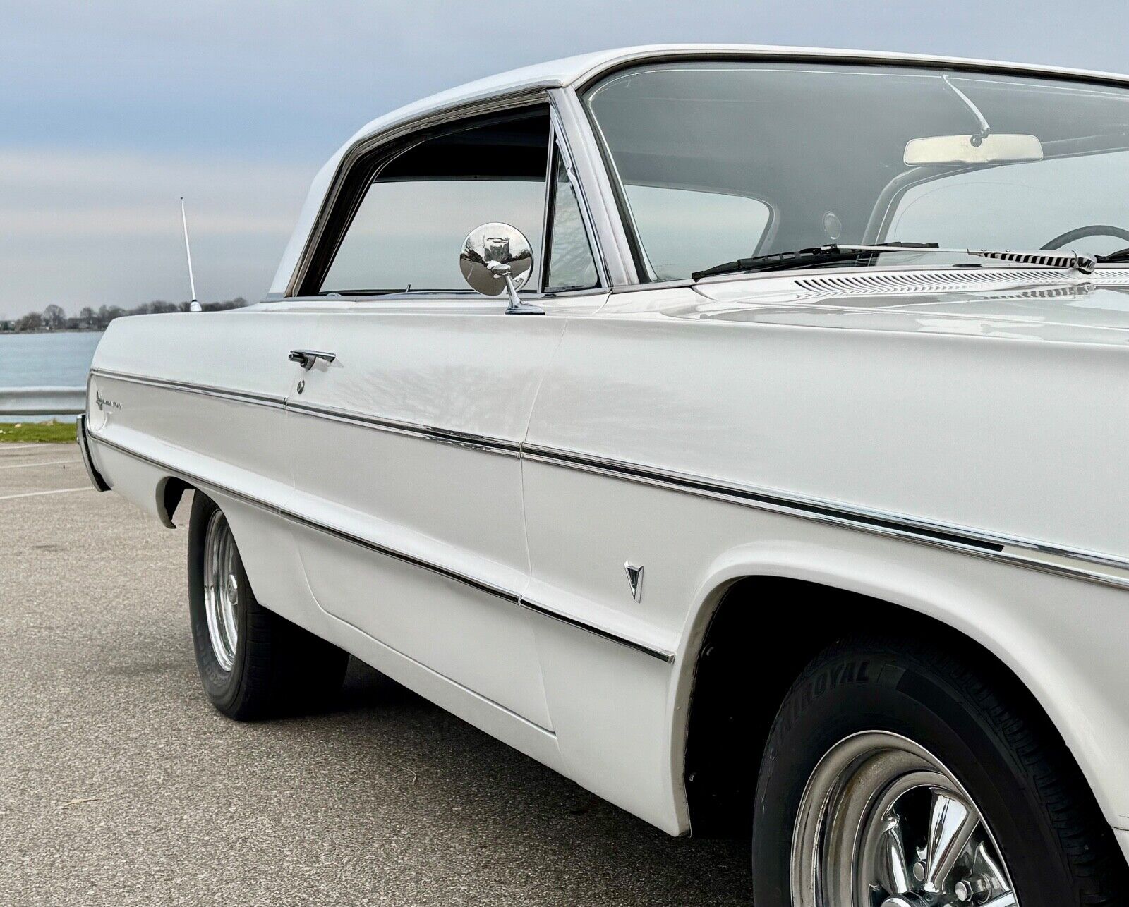 Chevrolet-Impala-Coupe-1964-White-Black-47773-23