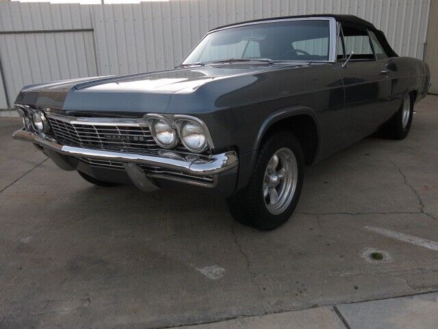 Chevrolet-Impala-Coupe-1965-Gray-Black-1640-1