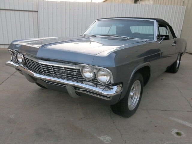 Chevrolet-Impala-Coupe-1965-Gray-Black-1640-2