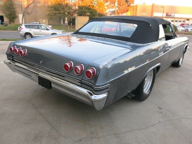 Chevrolet-Impala-Coupe-1965-Gray-Black-1640-6