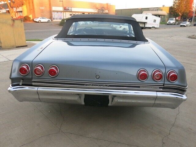 Chevrolet-Impala-Coupe-1965-Gray-Black-1640-7