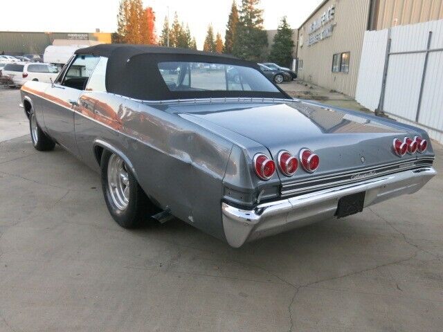 Chevrolet-Impala-Coupe-1965-Gray-Black-1640-8