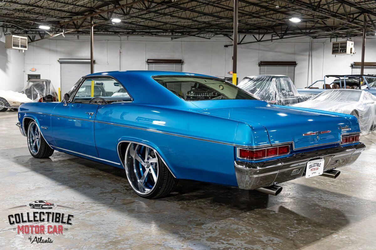 Chevrolet-Impala-Coupe-1966-18