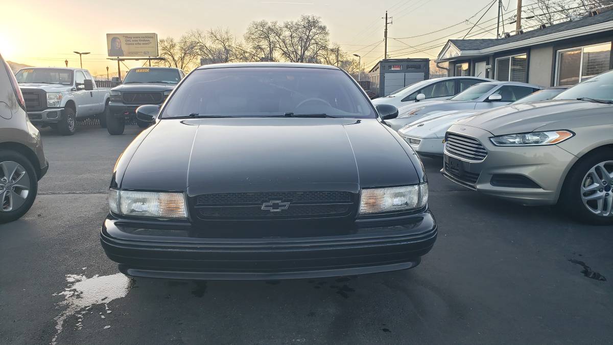 Chevrolet-Impala-ss-1995-black-187009-1