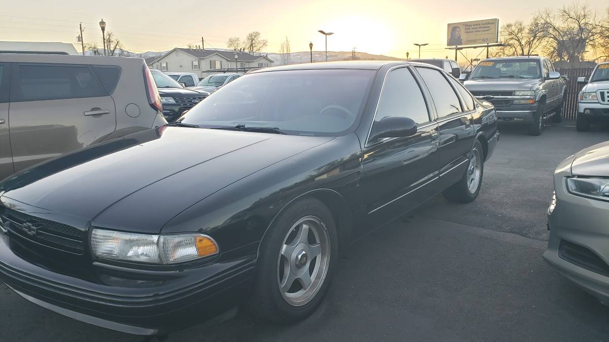 Chevrolet-Impala-ss-1995-black-187009-2