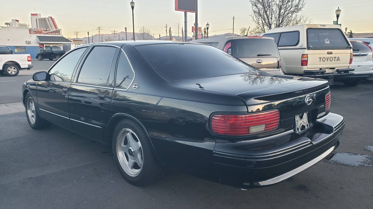 Chevrolet-Impala-ss-1995-black-187009-3