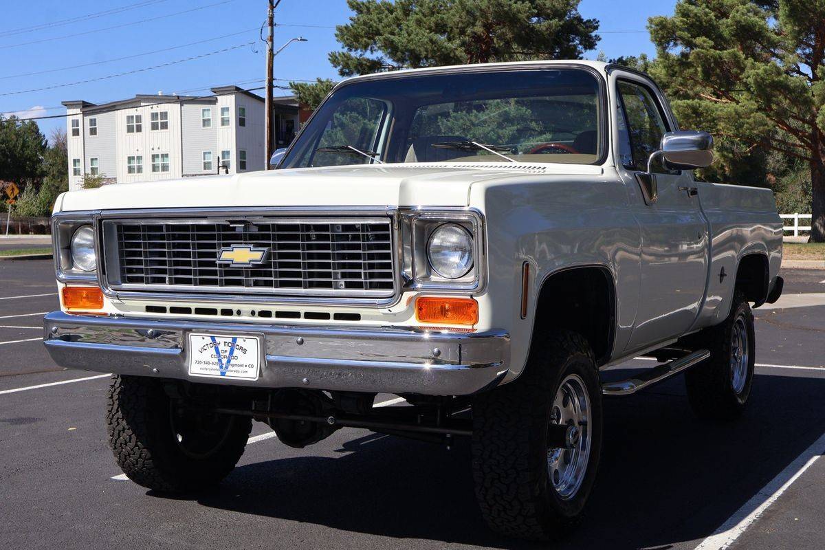 Chevrolet-K-10-1974-white-768-10