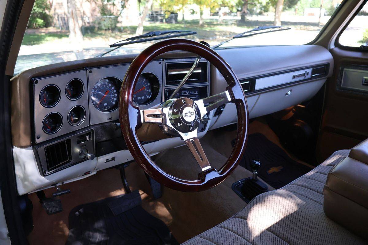 Chevrolet-K-10-1974-white-768-13