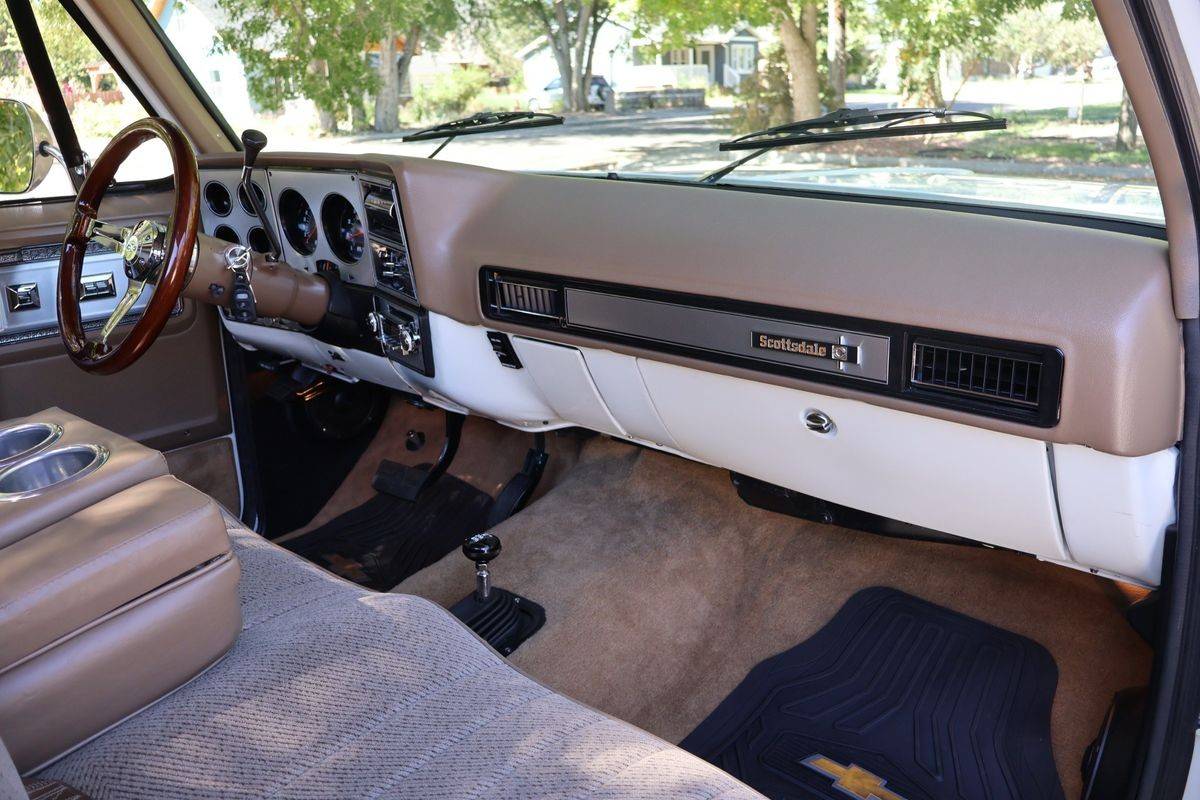 Chevrolet-K-10-1974-white-768-14