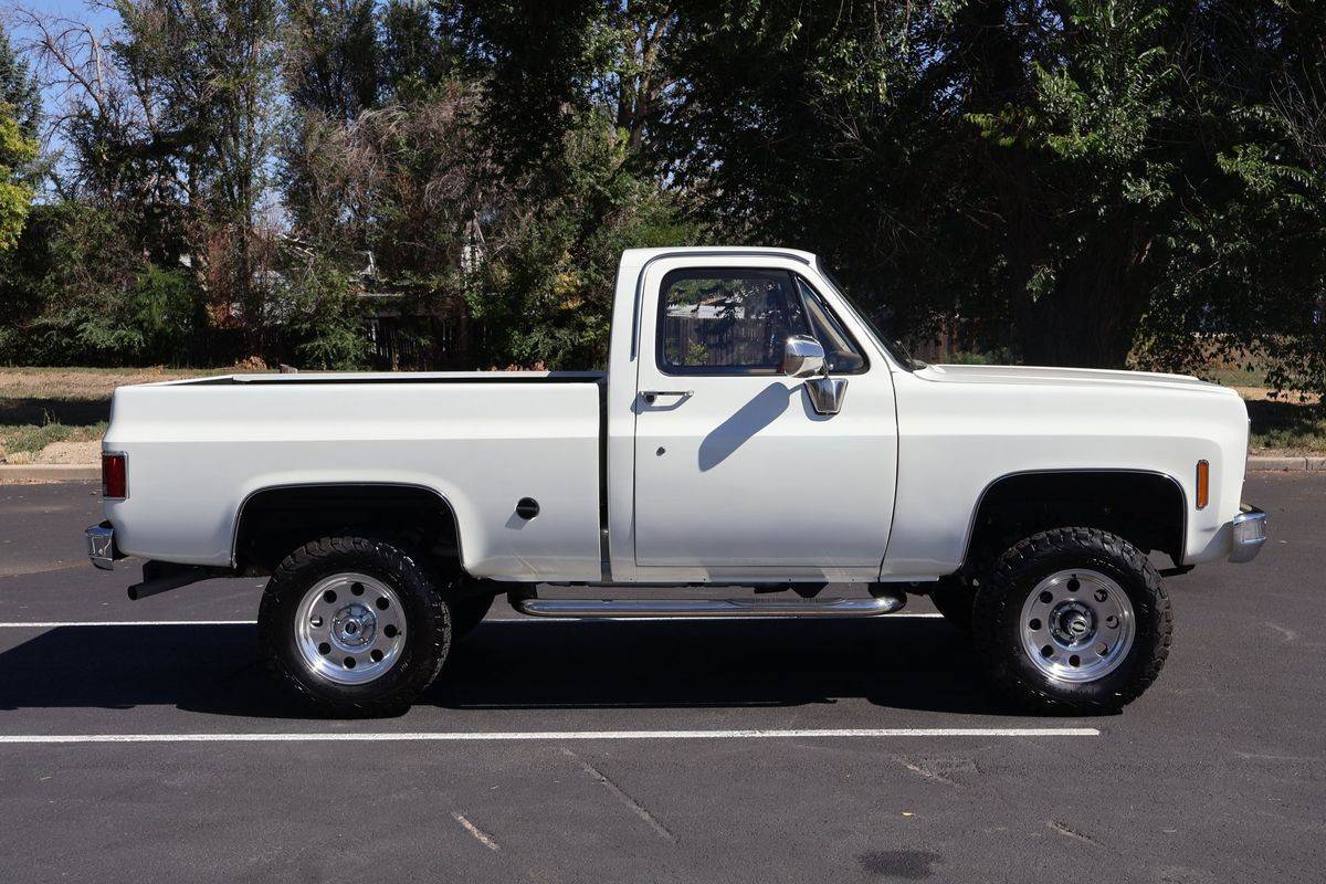 Chevrolet-K-10-1974-white-768-2