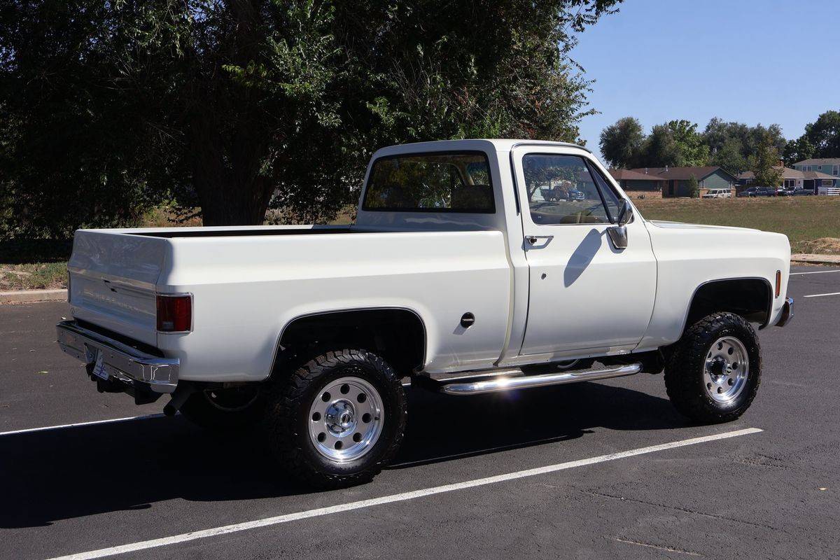 Chevrolet-K-10-1974-white-768-3