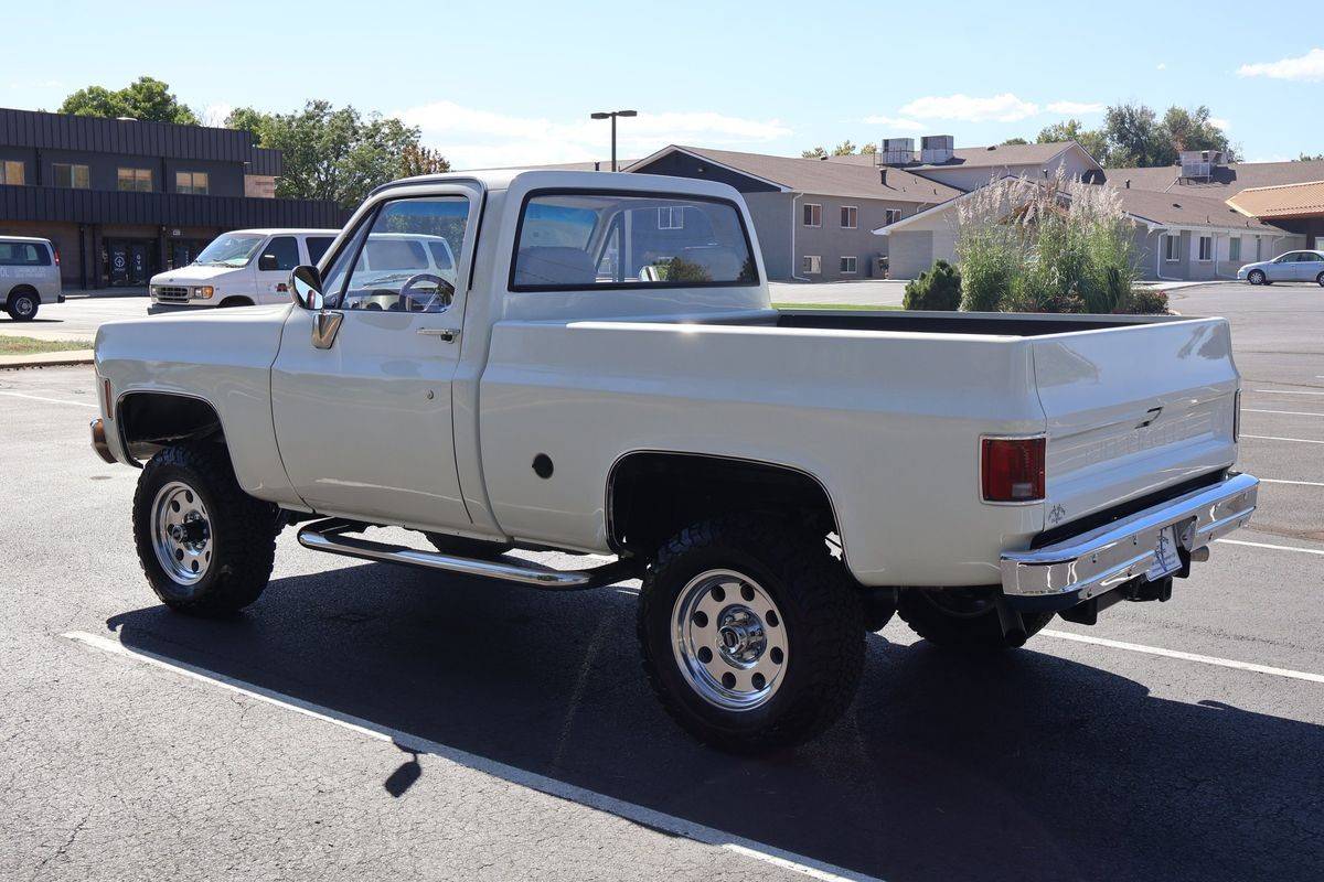 Chevrolet-K-10-1974-white-768-7