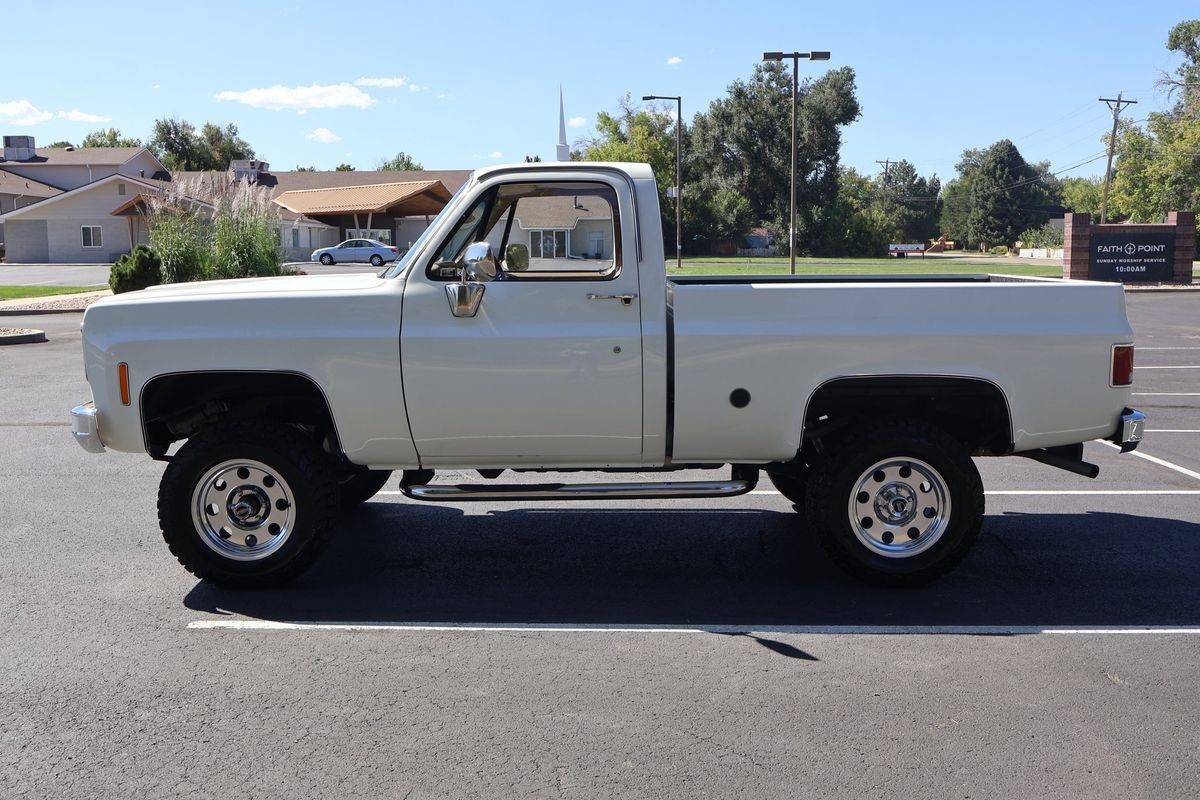 Chevrolet-K-10-1974-white-768-8