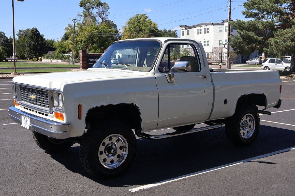 Chevrolet-K-10-1974-white-768-9